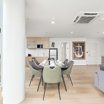 Two Bedroom Suite no bathtubalt=